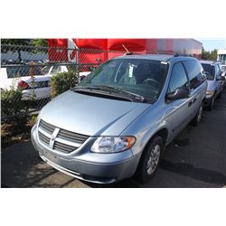 2005 BLUE DODGE CARAVAN PASSENGER VAN