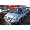Image 1 : 2005 BLUE DODGE CARAVAN PASSENGER VAN