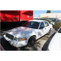 2005 WHITE FORD CROWN VICTORIA POLICE SERIES 4 DR