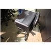 Image 1 : ASSORTED MOBILE SALON CHAIRS