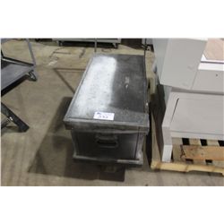 MOBILE WOODEN CART WITH HEAVY DUTY RACHETS