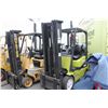 Image 1 : CLARK 3 STAGE 4000LB PROPAINE FORKLIFT