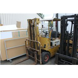 NISSAN 2 STAGE 4000 LB GAS FORKLIFT