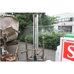 GENIE SUPERLIFT MOBILE PALLET LIFTER