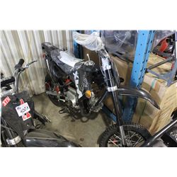 BLACK XTM 125 CC GAS DIRTBIKE