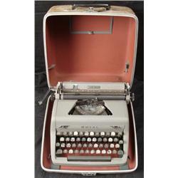 Vintage Royal Quiet De Luxe Typewriter W/ Case Manual