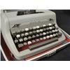 Image 2 : Vintage Royal Quiet De Luxe Typewriter W/ Case Manual