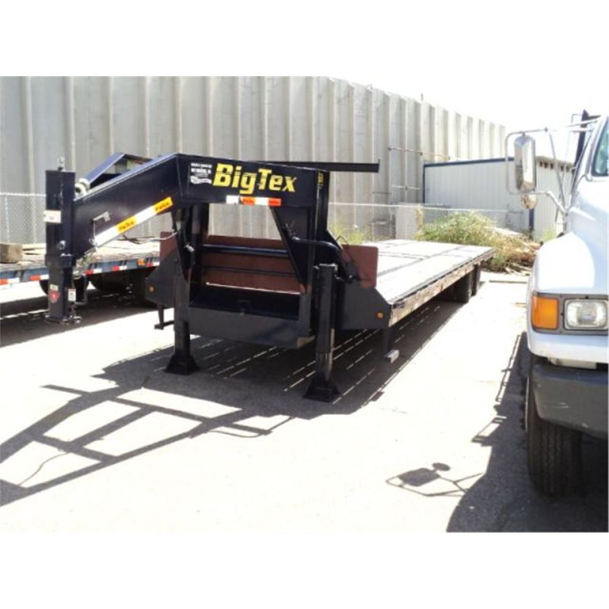 2008 BIG TEX GOOSENECK TRAILER 48" SPREAD AXLE SERIAL 25GN36, 36