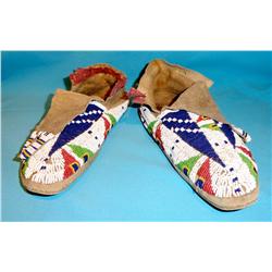 Fully beaded Plains Indian moccasins, 1900 ca.