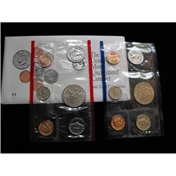 US MINT SET D AND P UNC 1992