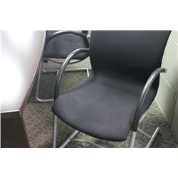 BLACK SLED BASE CLIENT CHAIR