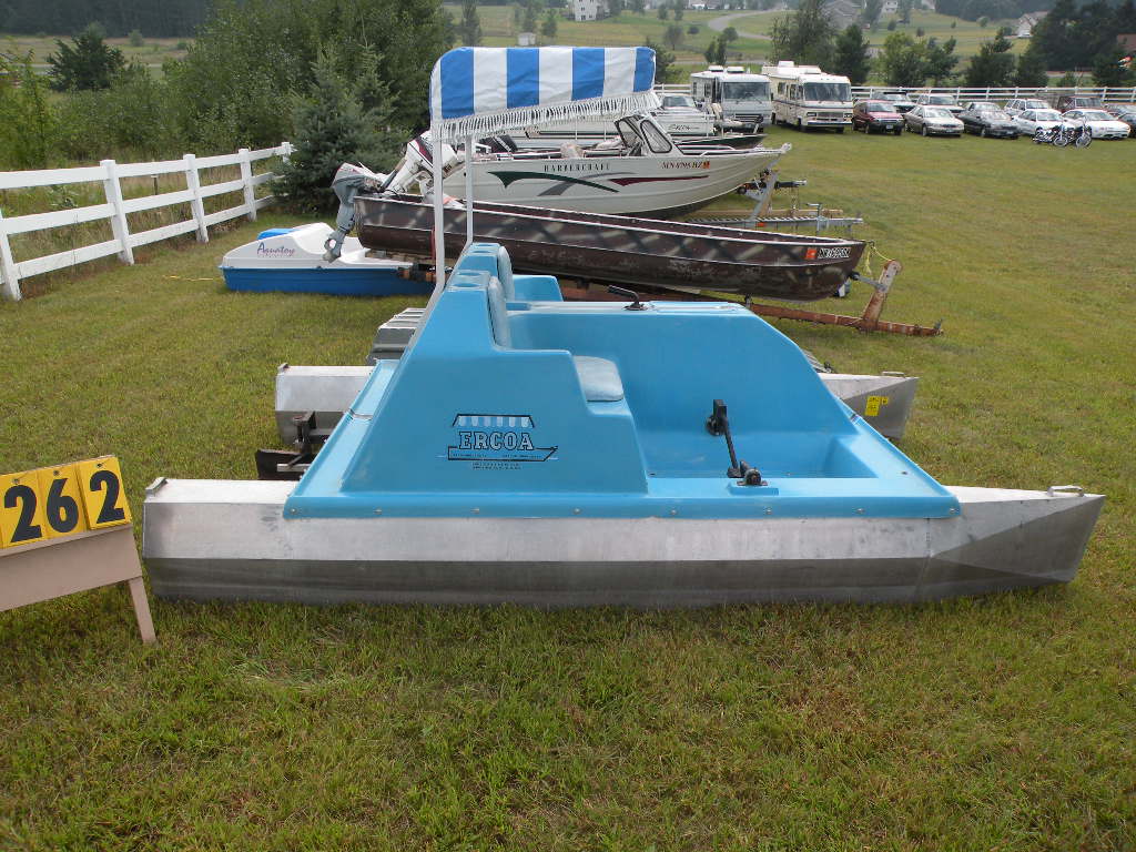 1980 Ercoa Paddle Boat w/top & cover SN 035140280
