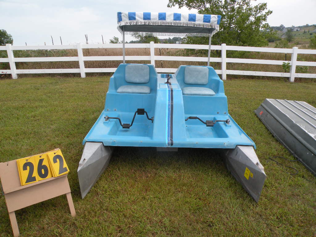 1980 Ercoa Paddle Boat w/top & cover SN 035140280