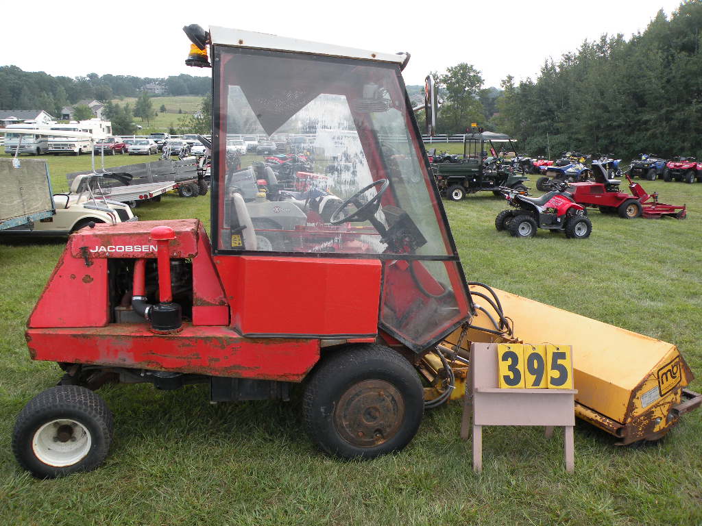 Jacobsen Turfcat II w/sweeper