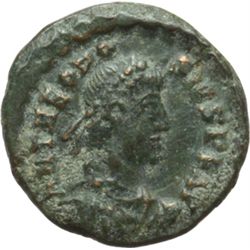 Impero Romano.    Teodosio I (379-395). AE 13 mm. Siscia. D/ Busto diademato, drappeggiato e corazza