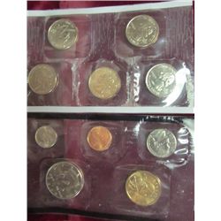 1243. 2000 P U.S. Mint Set original as issued by the U.S. Mint.