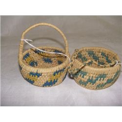 wonderful Native American handmade (2) miniature Raffia children's baskets 1 1/2 EA