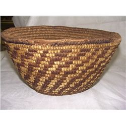 wonderful Native American handmade Puget sound gathering basket 5 1/2 x 9 1/2
