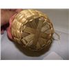 Image 3 : Native American basket with cloth top
