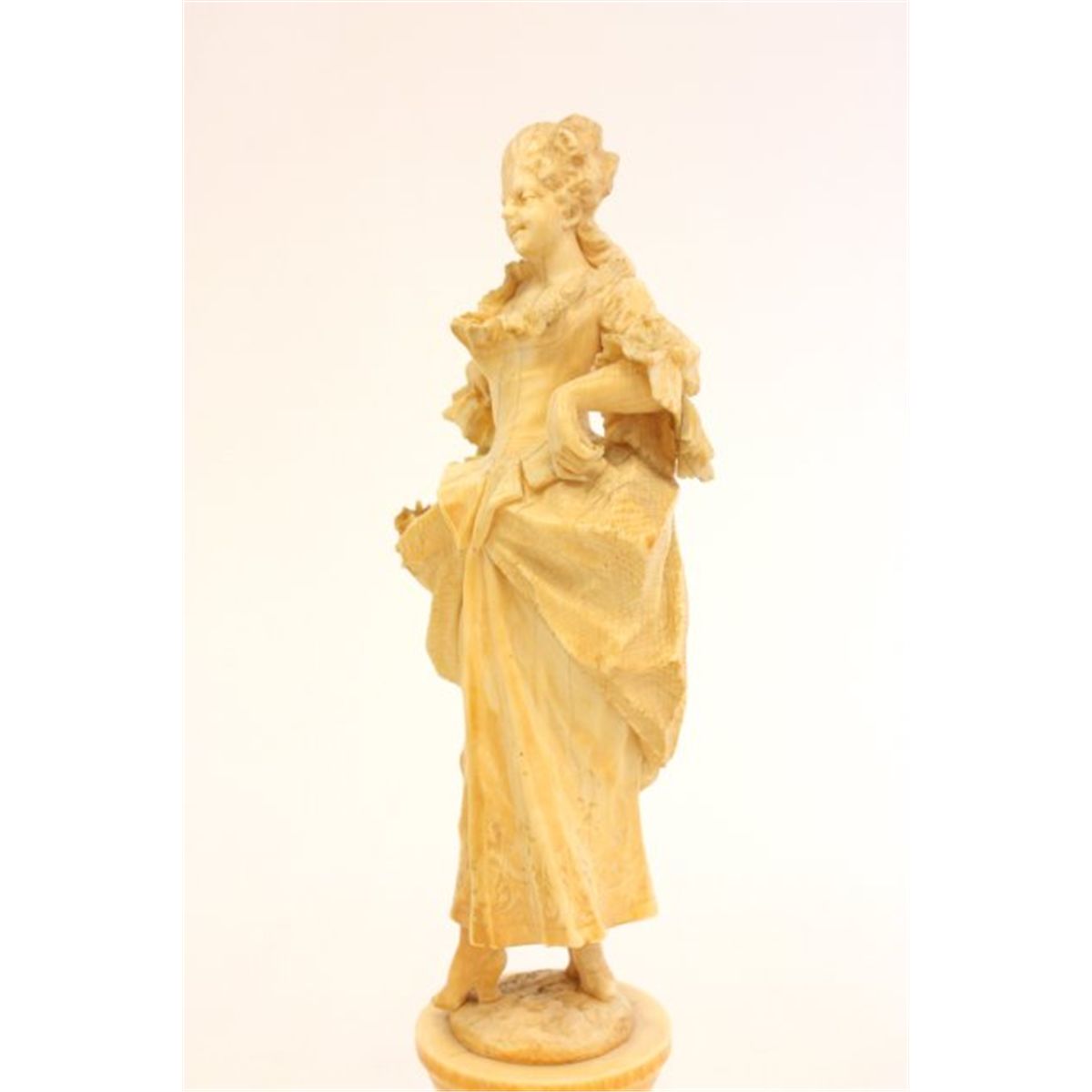 Ivory statue "Woman"