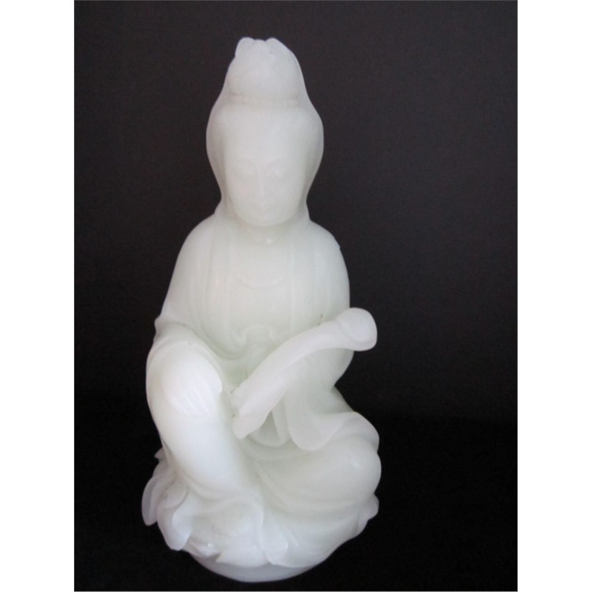 White jade Guan Yin sculpture