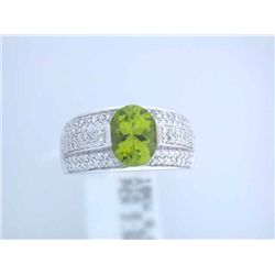 18k White Gold Ring with Diamonds and Peridot