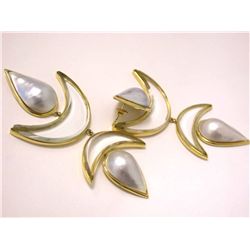 14k Yellow Gold Earrings with Pearl