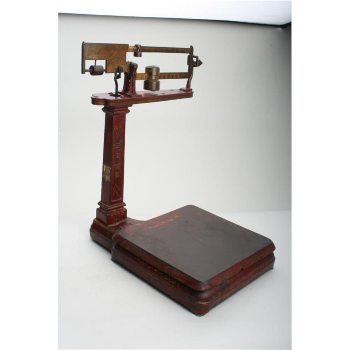 Original Wells Fargo scale by Howe, model 5058. Showing original paint ...