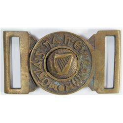 1913-19: Irish Volunteer collection including belt buckle and officer's rank trefoil