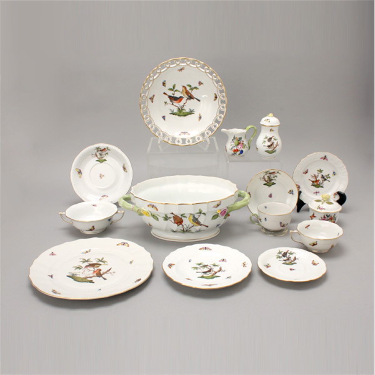 Herend Dinner Service in the Rothschild Pattern