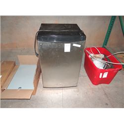 GE MINI REFRIGERATOR FREEZER;