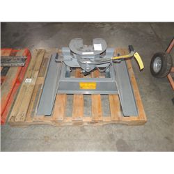 B & W COMPANION 5TH WHEEL HITCH;