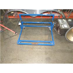 STREETER SUPER STAND CASTERED STAND;