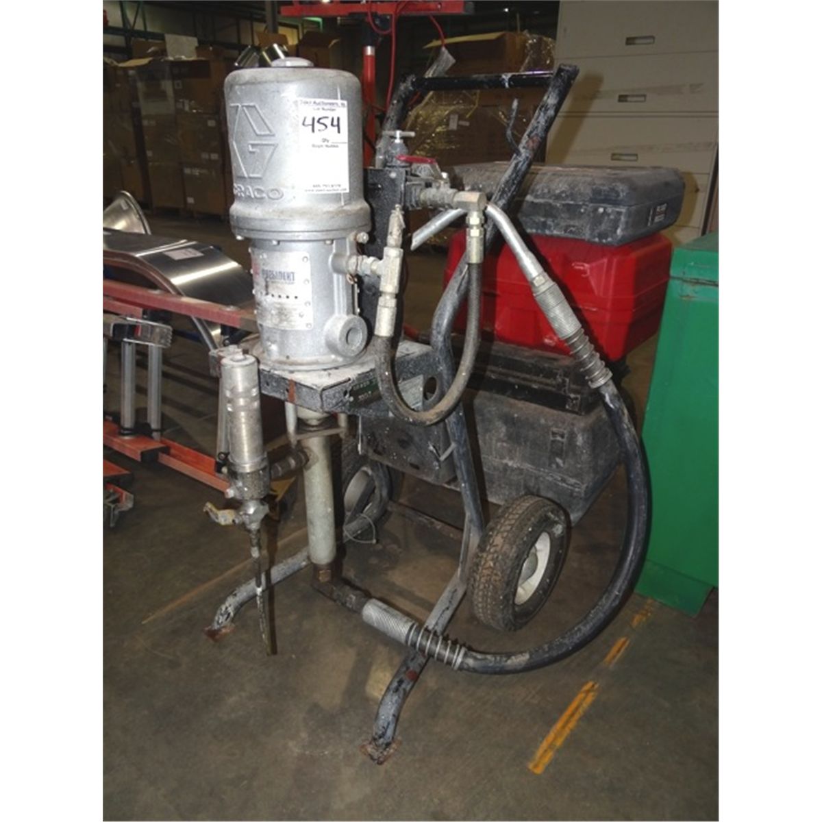 GRACO PRESIDENT PNEUMATIC PUMP W/CART;
