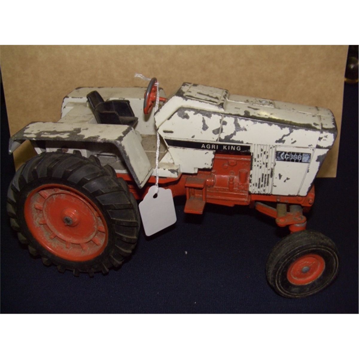Ertl red & white toy tractor Case Agri-King Ertl red & white toy tractor Case Agri-King