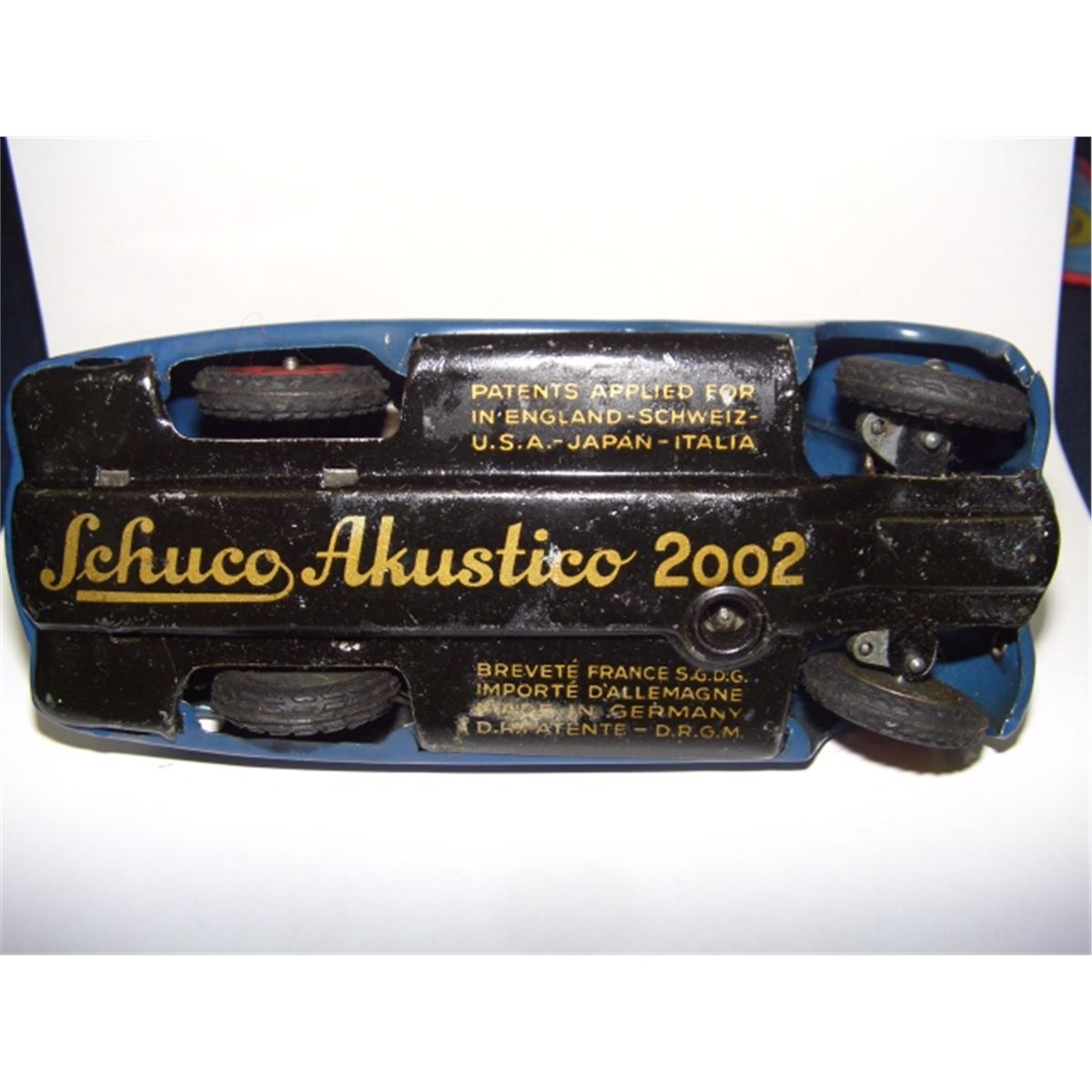 SCHUCO AKUSTICO 2002 - PLECHOVÉ AUTÍČKO NA KLÍČEK FUNKČNÍ JEZDÍ TROUBÍ SCHUCO AKUSTICO 2002 - PLECHOVÉ AUTÍČKO NA KLÍČEK FUNKČNÍ JEZDÍ TROUBÍ