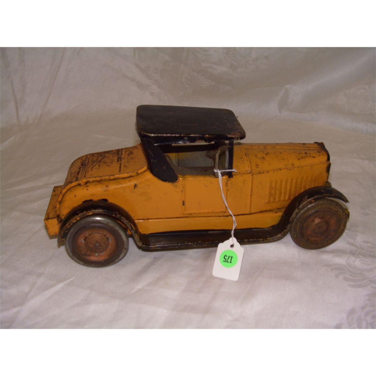 13" Dayton Toy Co, c 1925 tin toy car