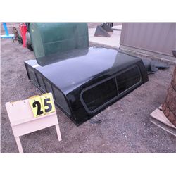 Chev 6 1/2 ft fiberglass topper w/liner