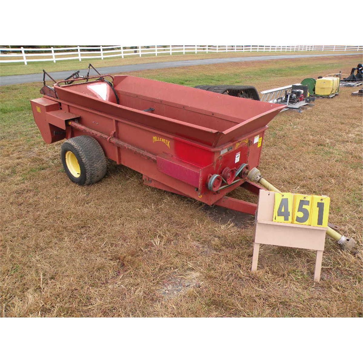 Millcreek Top Dresser Dirt Spreader Sn 3129