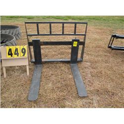 Pallet forks for skidloader
