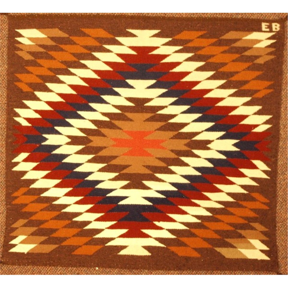 Fine traditional Navajo rug with serrated diamond