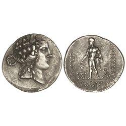 Tetradracma. 148 a.C. MARONEIA. Anv.: Cabeza de Dionisos joven a derecha. Rev.: Dionisos en pie con 