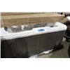 Image 1 : 6 PERSON HOT TUB WITH LOUNGER -  45 STAINLESS STEEL