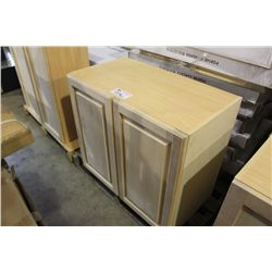 30.5 X 27 X 16 MAPLE FRONT WALL CABINET