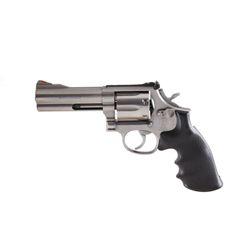 Smith & Wesson Mdl 686-3 Cal .357mag SN:BNN9965, Double action 6 shot target revolver. Stainless ste