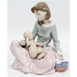 LLADRO FIGURE ~ DRESSING THE BOY ~  MWF533