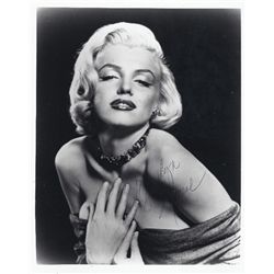 MWF1510 A sharp publicity photo of Marilyn Monroe with signature in pen.