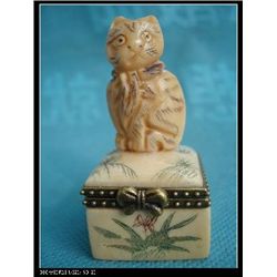 Amazing Tibet hand-carved ox bone jewelry box of a cat  MWF1081