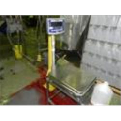 YAMATO STAINLESS STEEL DIGITAL SCALE