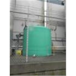 PLASTIC HOLDING TANK WITH VERTICAL AGITATOR